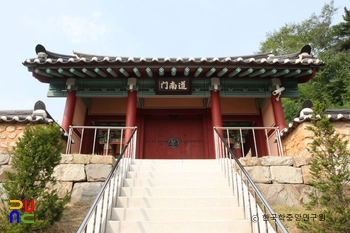 거제 반곡서원 중 내삼문 정면