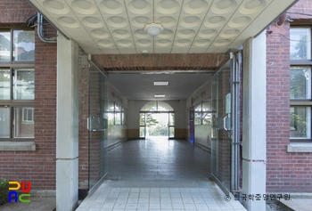 서울 경기상업고등학교 본관 입구