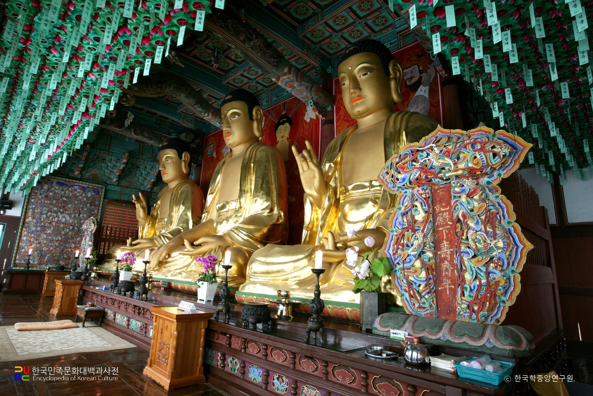 완주 송광사 소조 석가여래삼불 좌상 및 복장유물