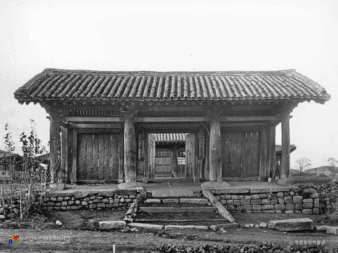 강릉 임영관 삼문 정면