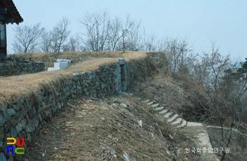 오산 독산성과 세마대지 중 독산성 성문