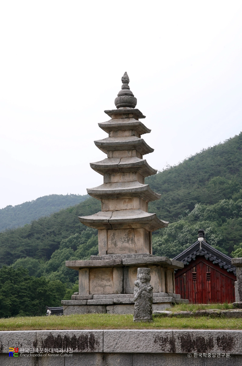 김제 금산사 오층석탑 좌측면