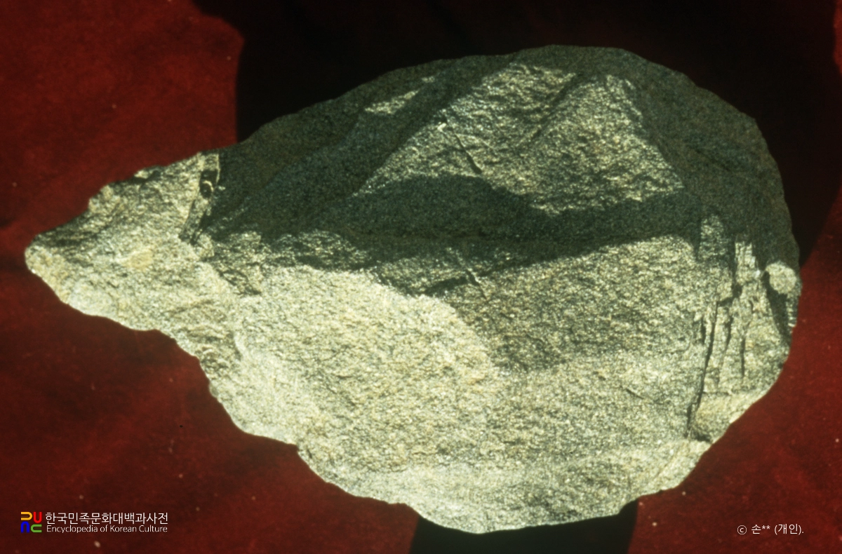 주먹도끼(제1문화총) / 금굴 유적 출토