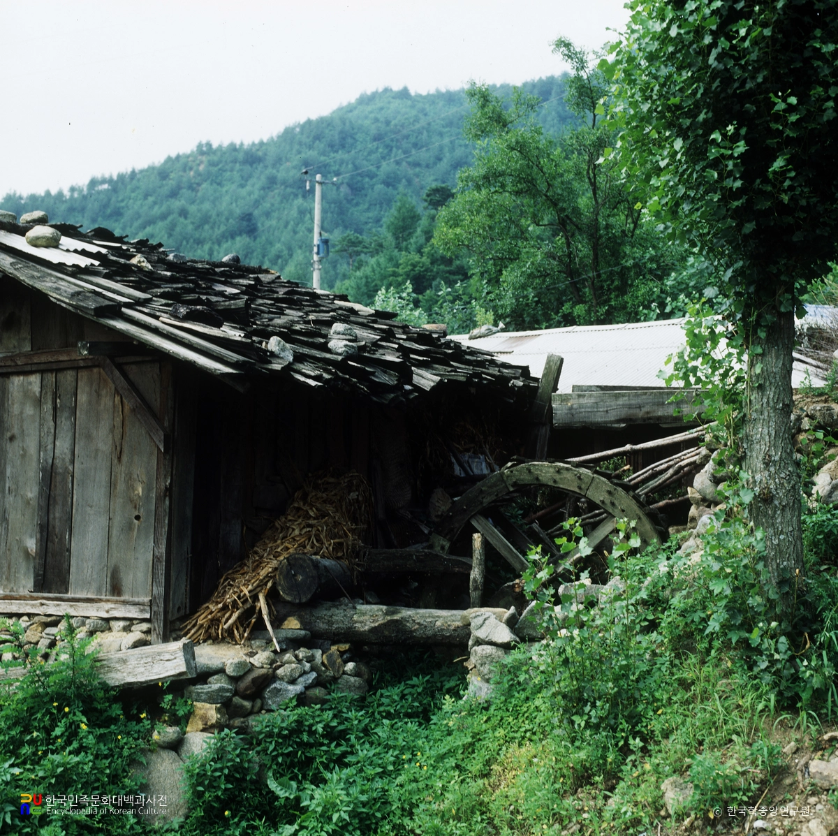 삼척 신리 소재 너와집 물레방아
