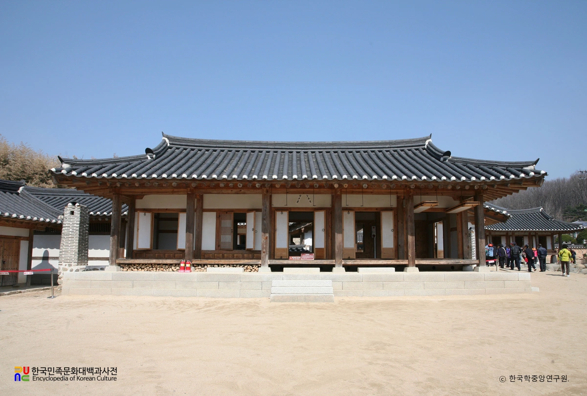 옥천 육영수 생가 사랑채 정면