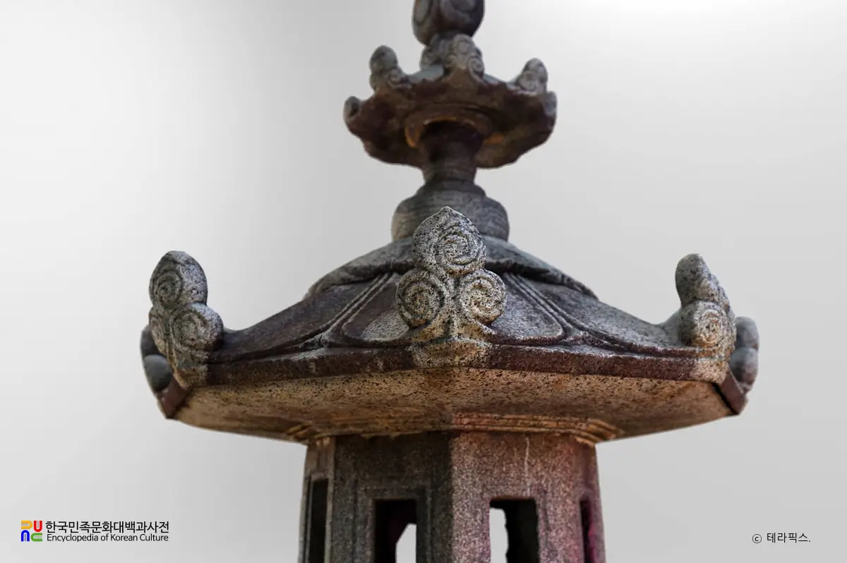 남원 실상사 석등 옥개석