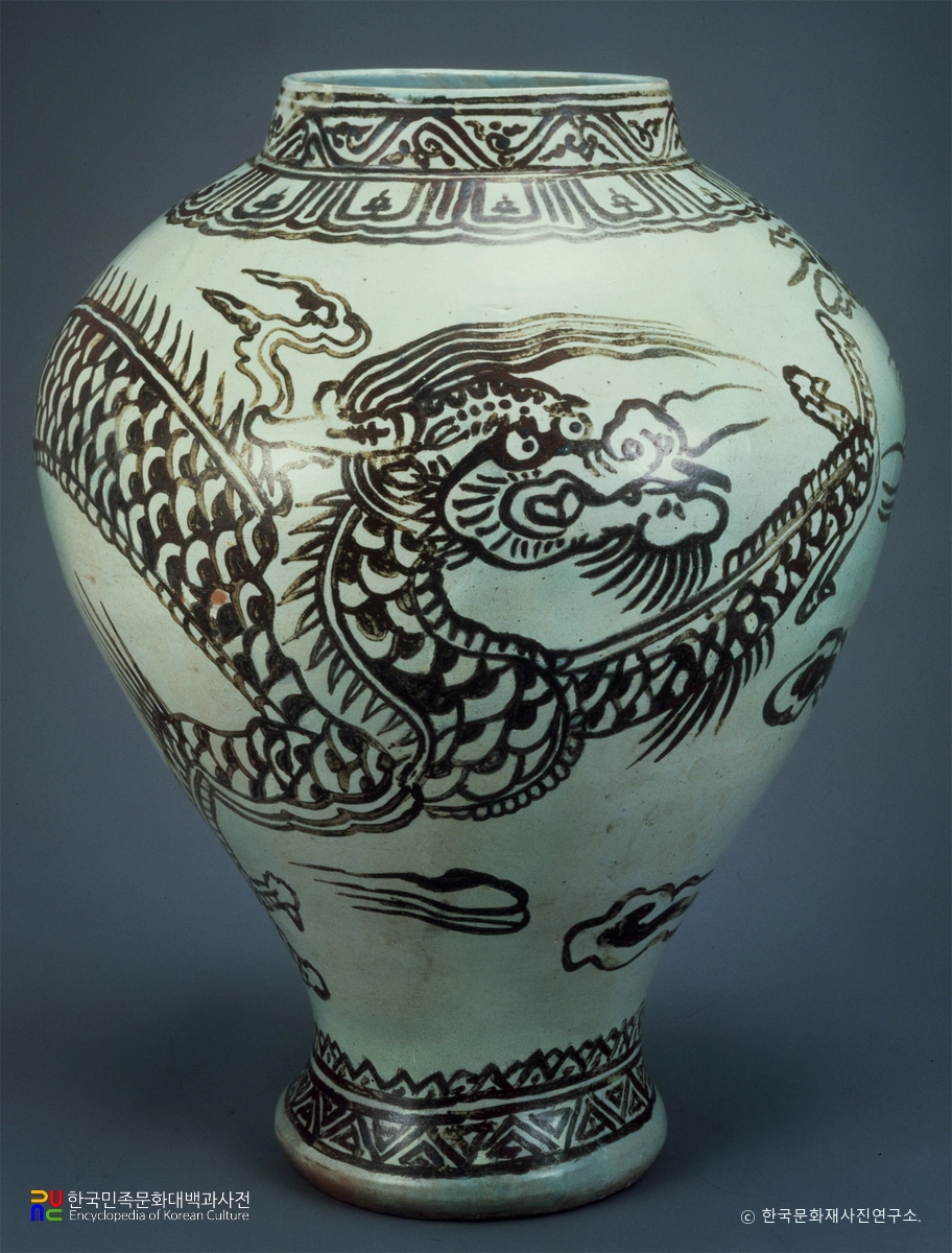 백자 철화 운룡문 항아리