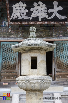 경주 불국사 대웅전 앞 석등 화사석