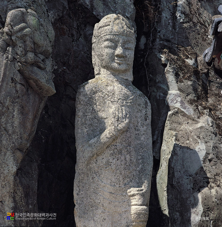 경주 서악동 마애여래삼존입상 중 관음보살