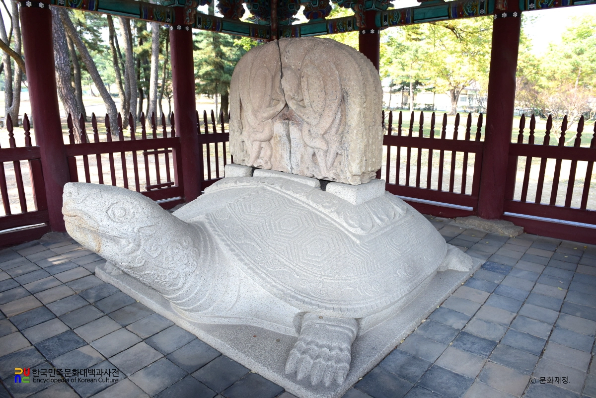 경주 태종무열왕릉비 정측면