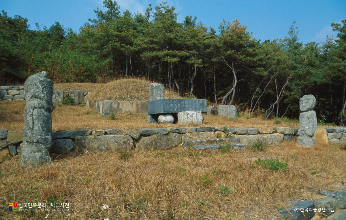 부여 전득우 묘 전경