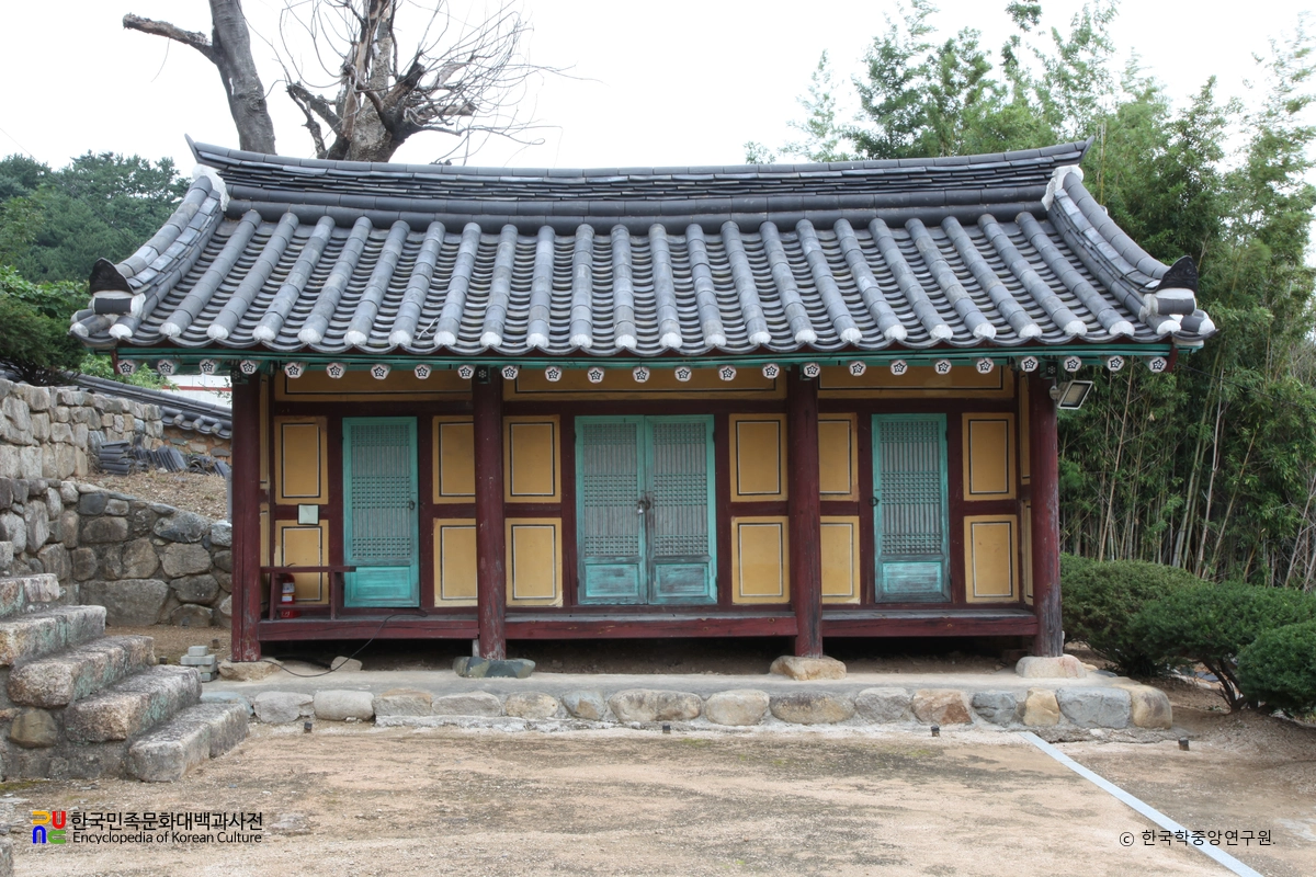 양산향교 동무 정면