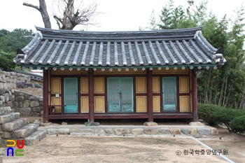 양산향교 동무 정면