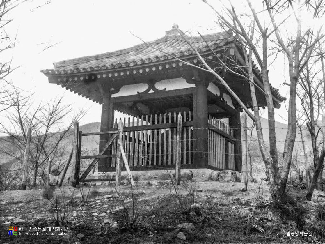 창녕 진흥왕척경비 비각 정면