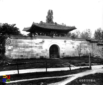 서울 경복궁 신무문 정측면