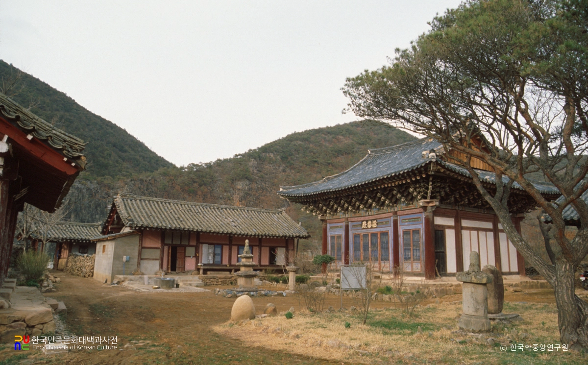 군위 인각사지 경내