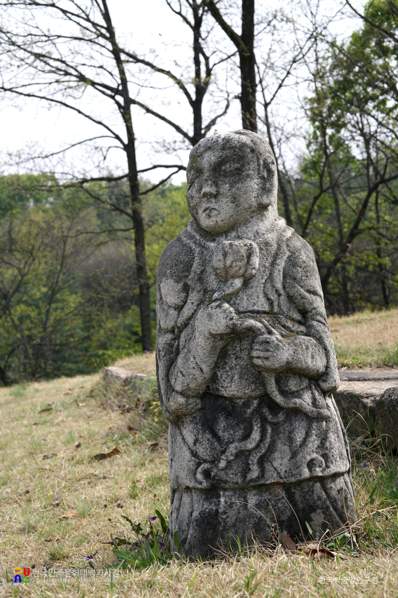 송석 최명창 묘역