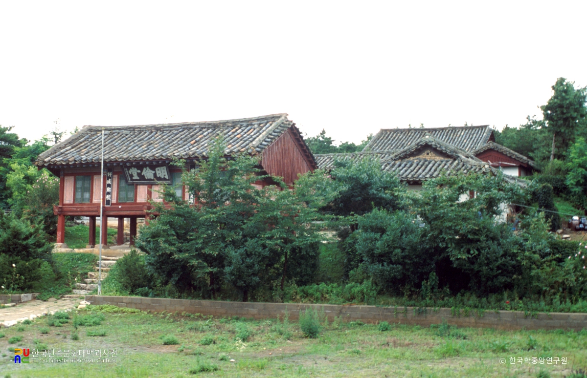 간성향교 명륜당 일대