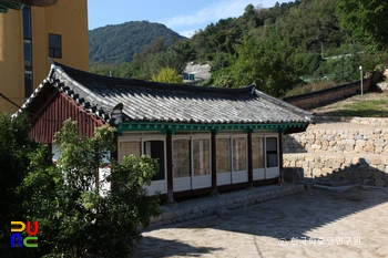 창원 창원향교 중 서재 좌측면