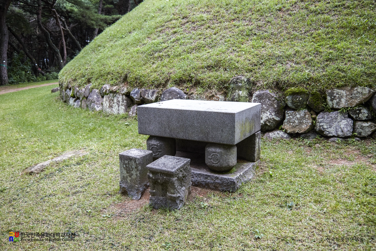 경주 선덕여왕릉 전면 석물