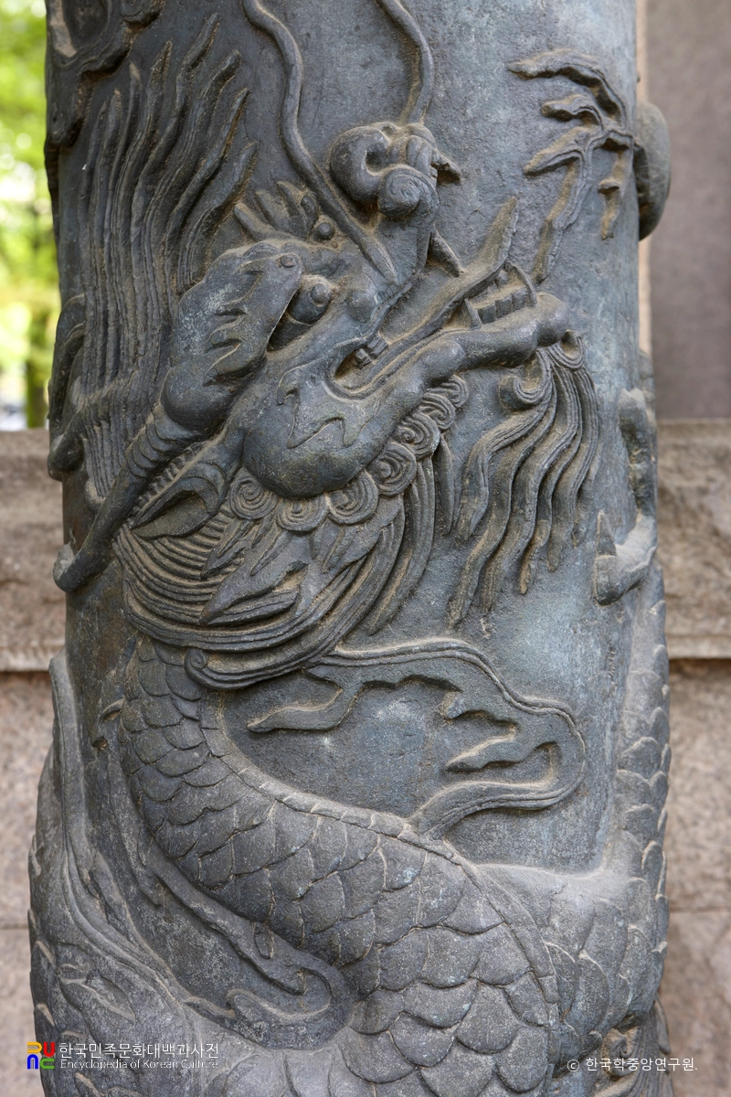 창경궁 자격루 수수통의 용문양