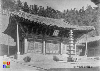 강원 고성 유점사 중 능인보전 정측면