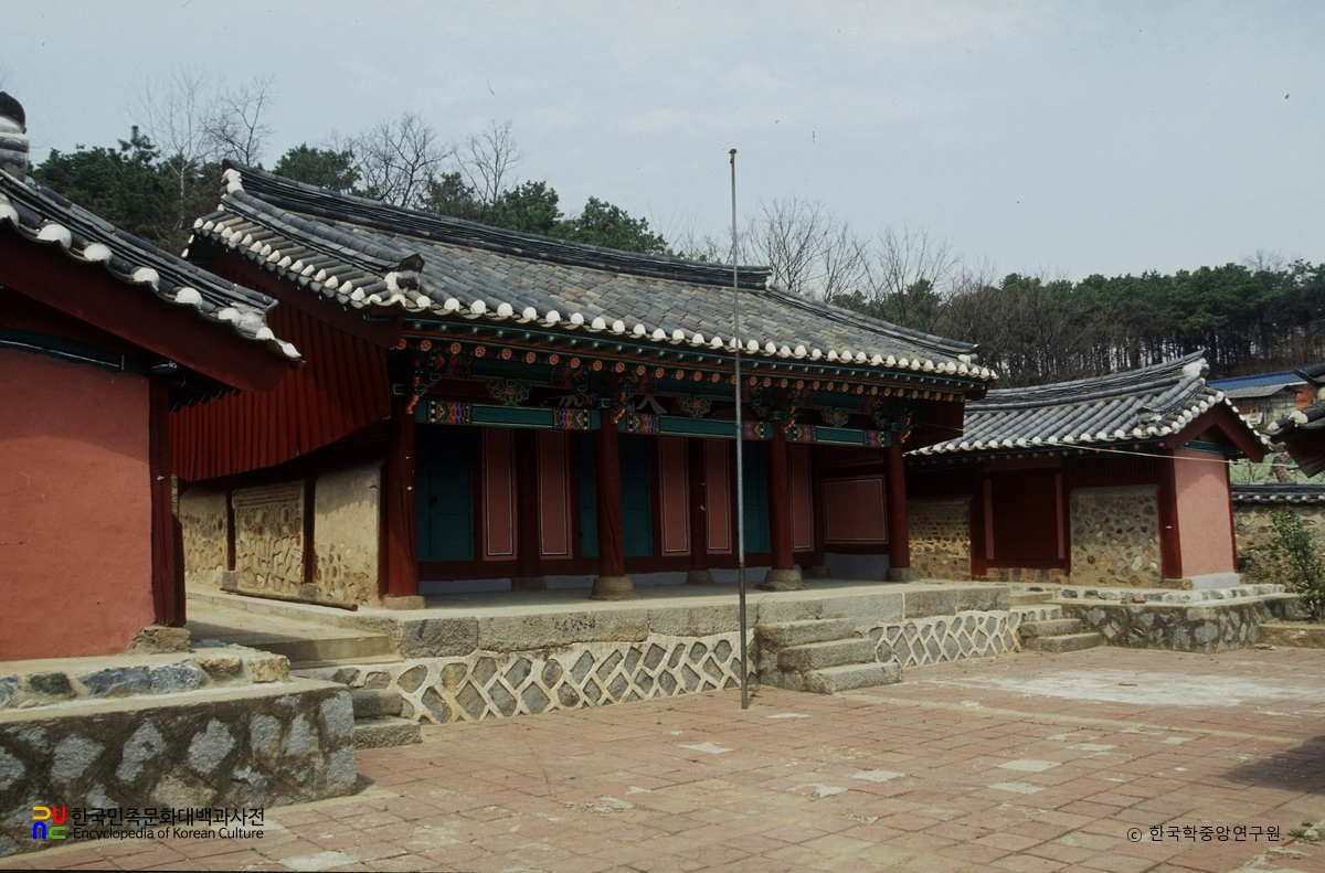 파주 교하향교 중 대성전 정측면