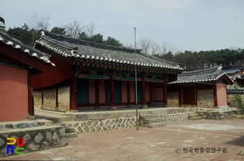 파주 교하향교 중 대성전 정측면