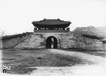 서울 경복궁 중 영추문 후측 전경