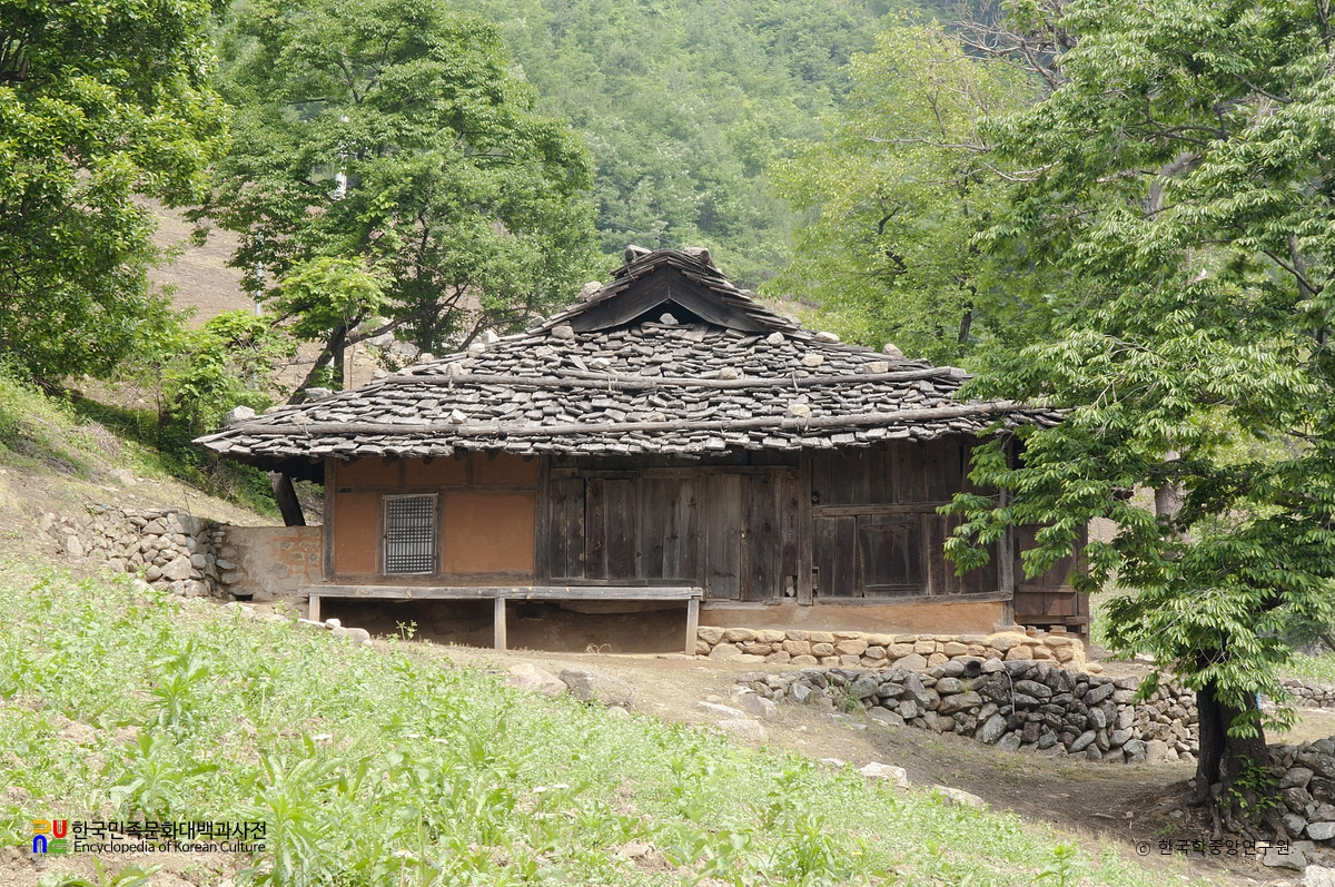 삼척 신리 소재 너와집 정면