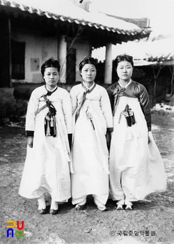 평안북도 강원 랜드 슬롯 머신군 정장차림 부인(여자)