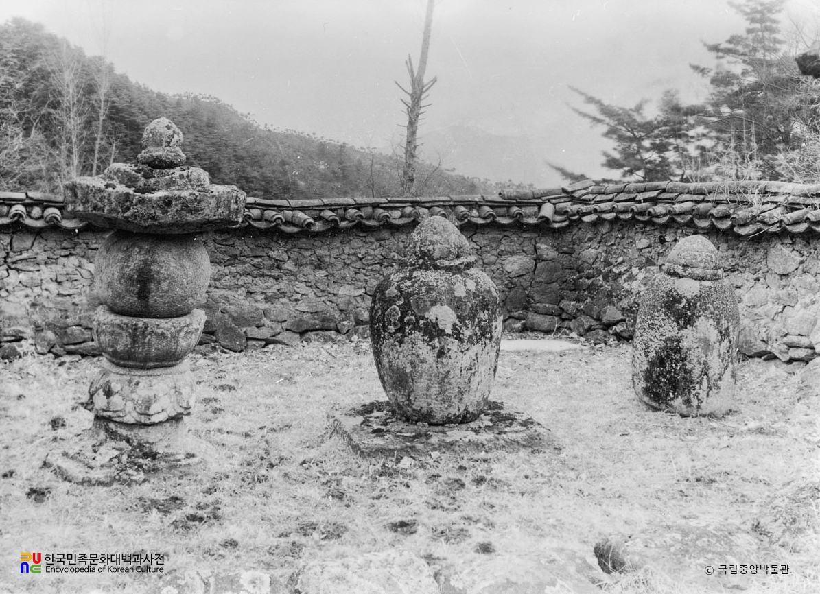 남원 실상사 백장암 승탑 3기