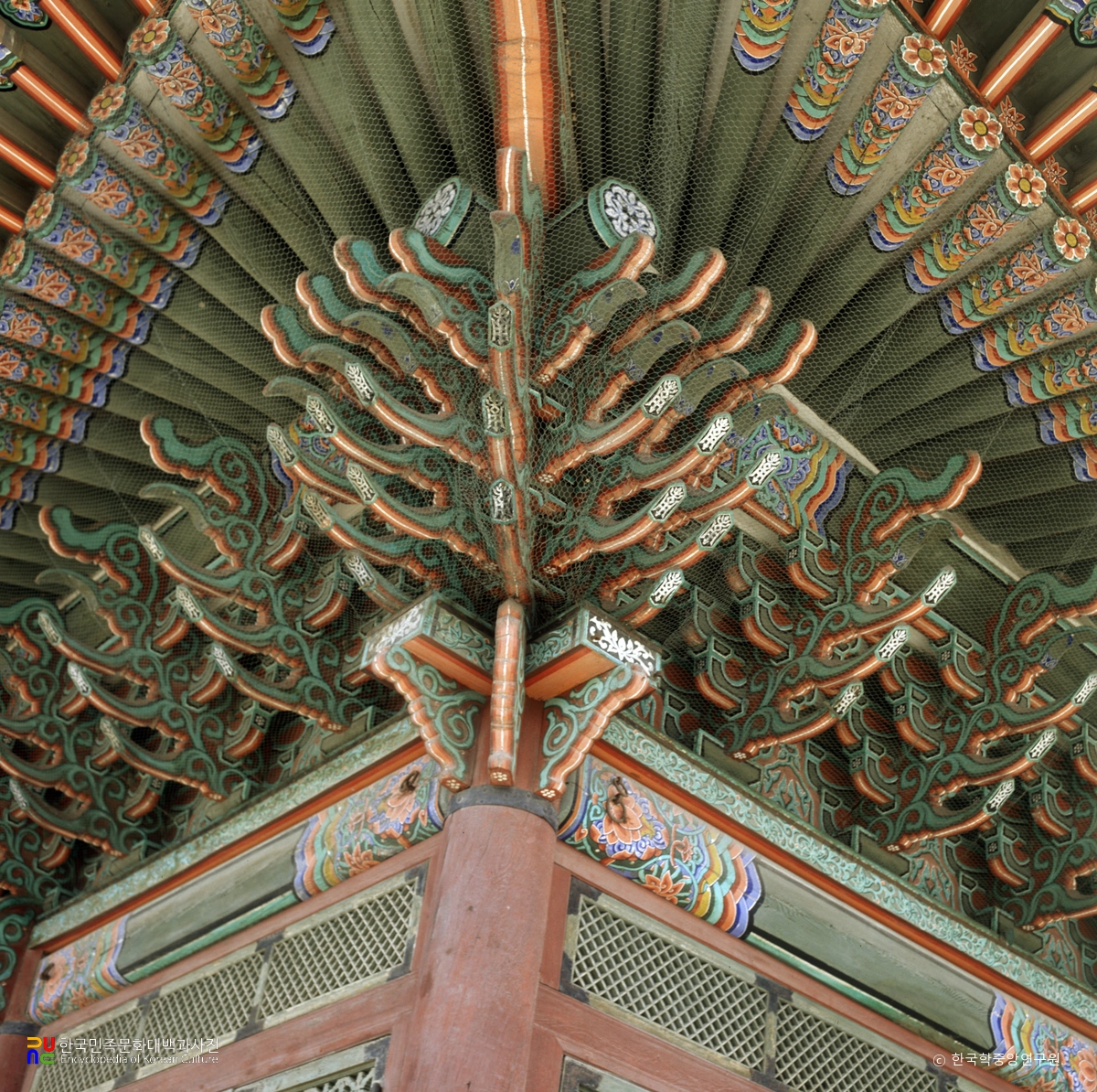 서울 경복궁 근정전의 귀공포