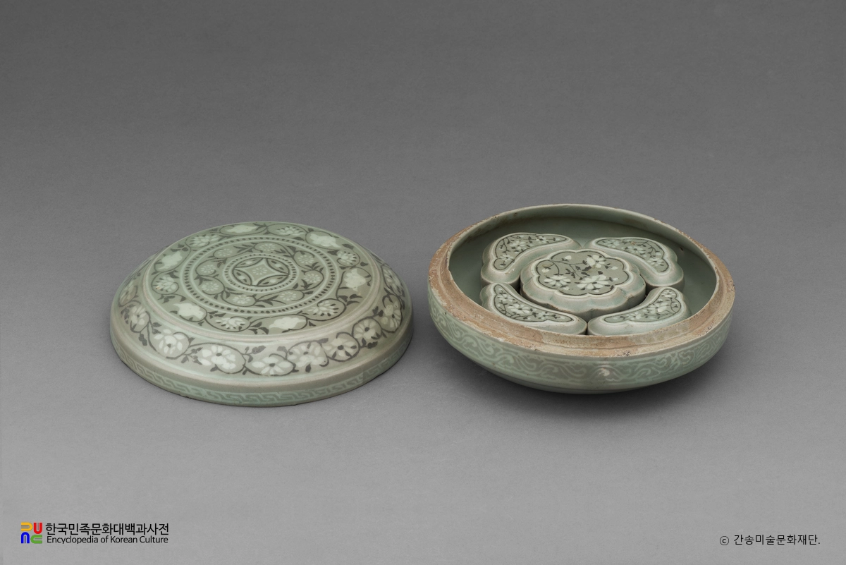 청자 상감국화모란당초문 모자합