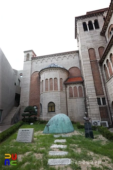 서울 성공회 서울성당 순교추모비 정면