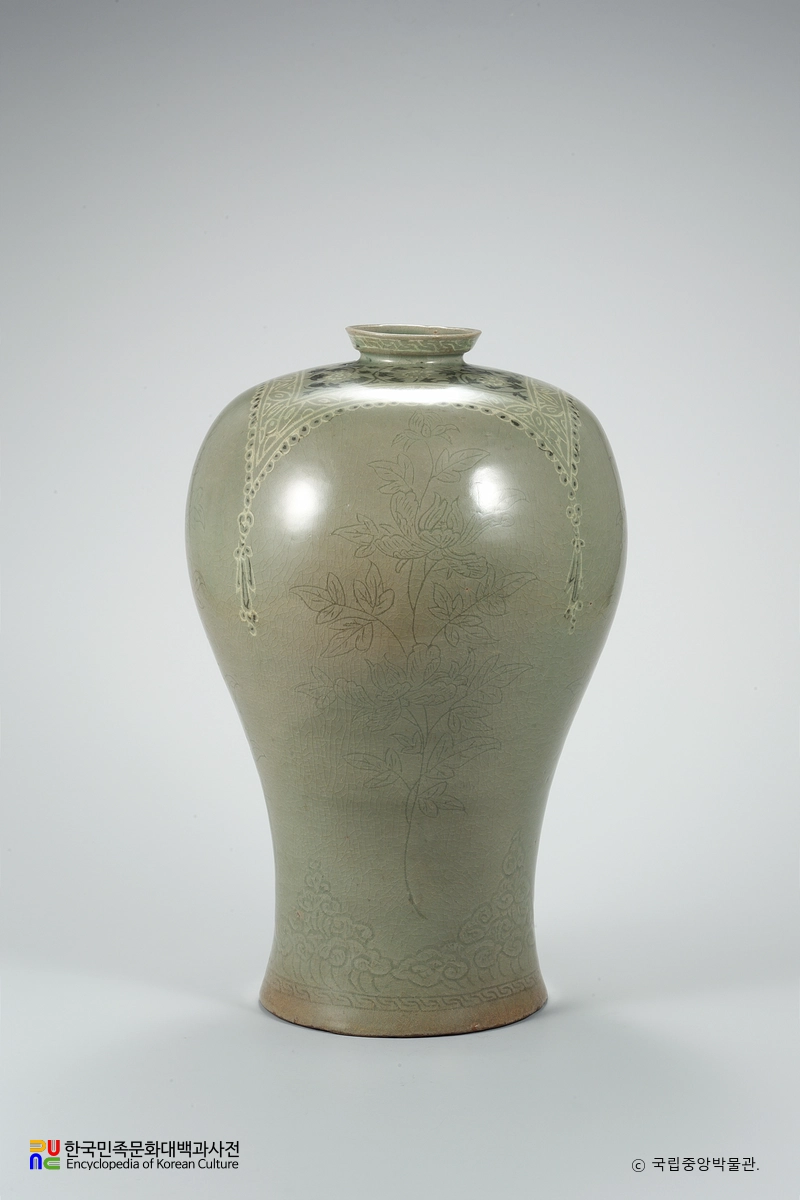 청자 음각모란 상감보자기문 유개매병