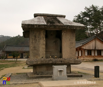 화순 운주사 석조불감