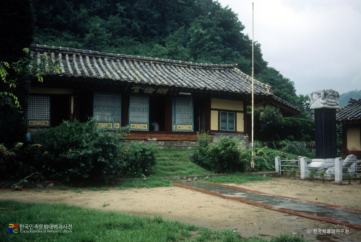 정선향교 명륜당 정측면