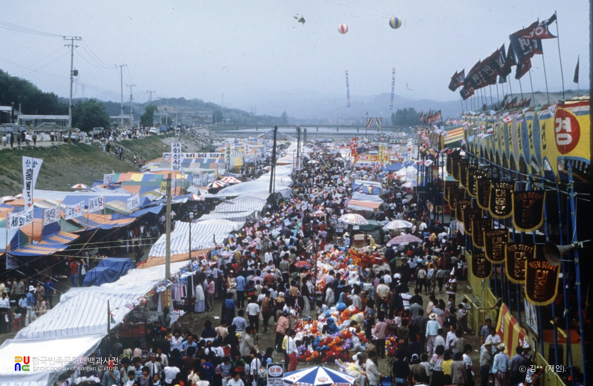 강릉단오제 / 난장