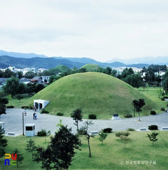 경주 대릉원 일원 중 황남리 고분군의 천마총 정측면