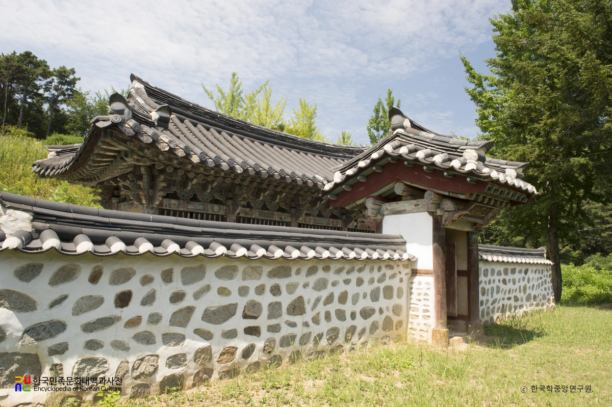 안성 서흥김씨 삼강정문 정측면