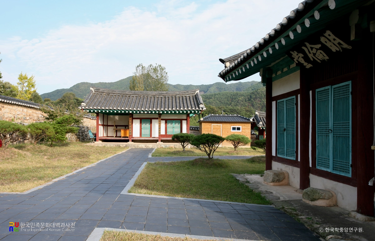 용담향교 / 동재