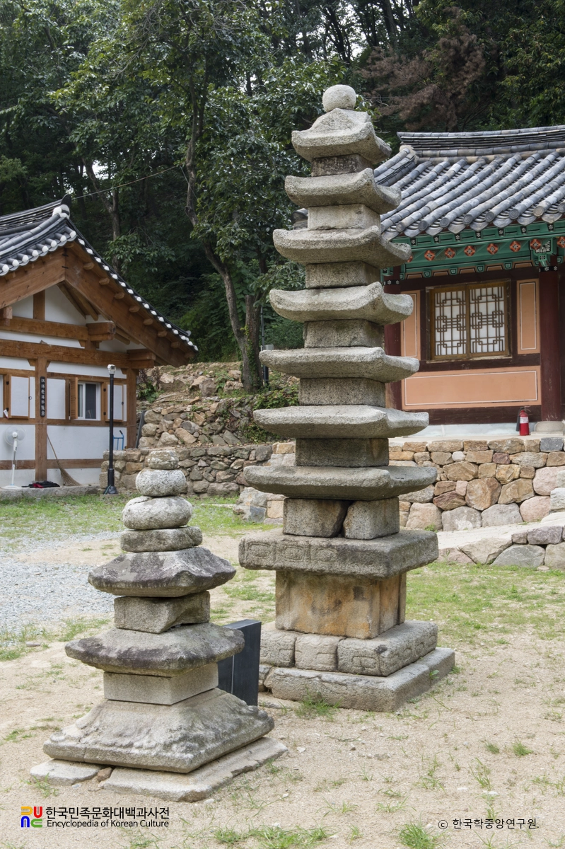 안성 청원사 칠층석탑 후측면