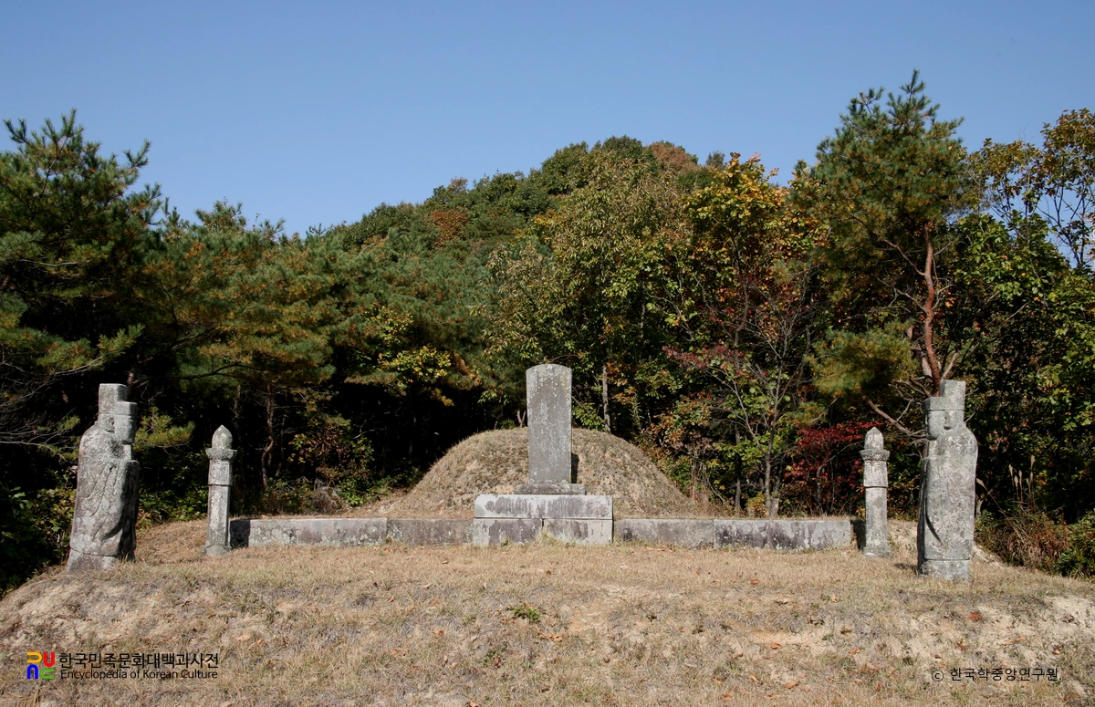 여주 구암 한백겸 묘 및 신도비 중 묘 정면
