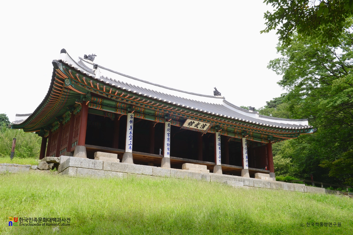 경기도 광주 남한산성 연무관 정측면