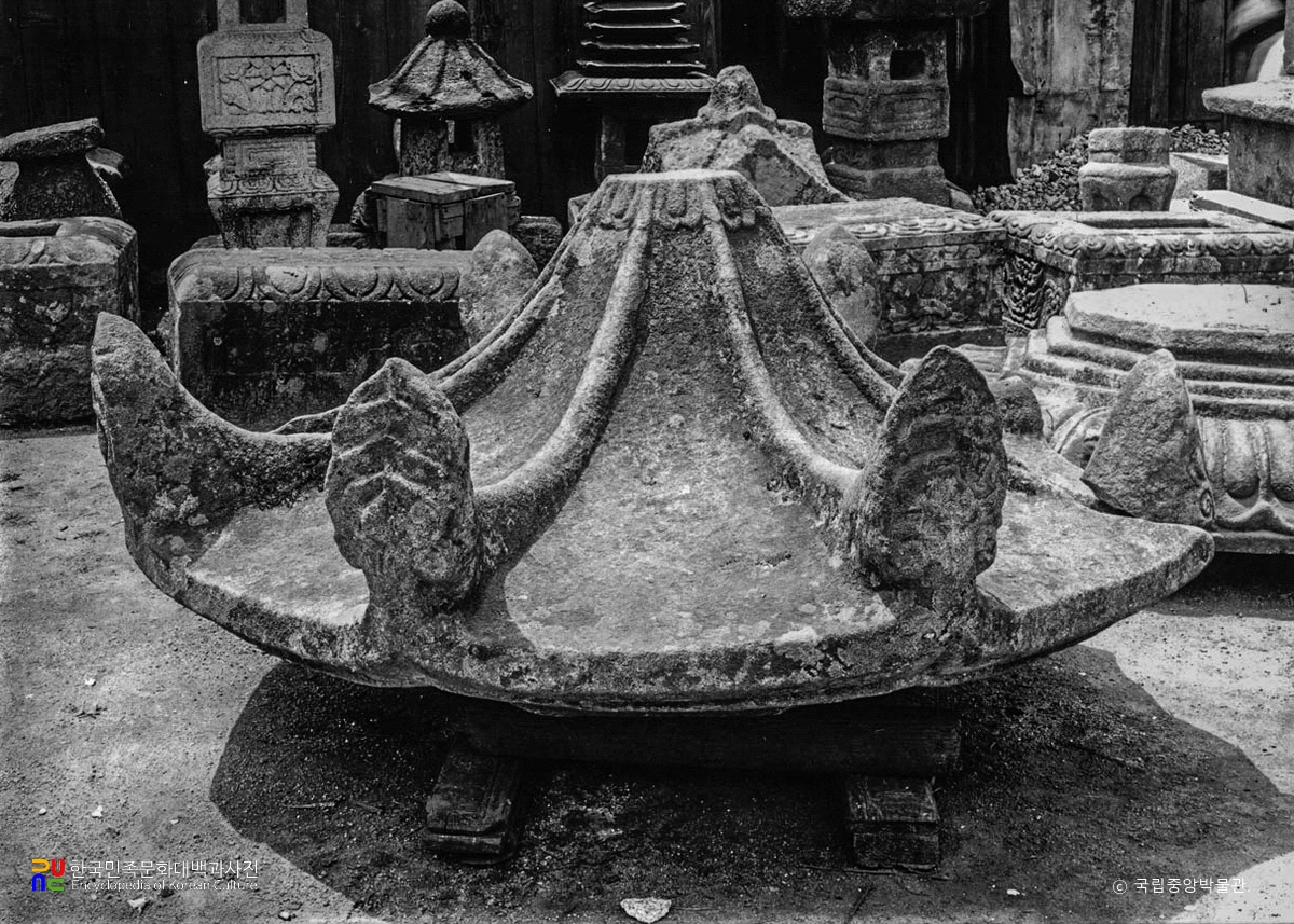 괴산 외사리 승탑 중 옥개석