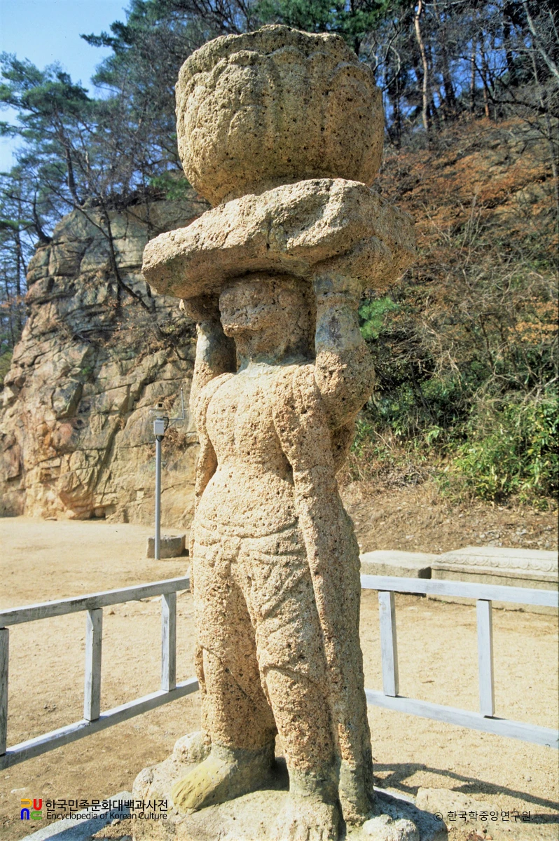 보은 법주사 석조희견보살입상