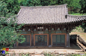 서흥 귀진사 중 극락전 정면