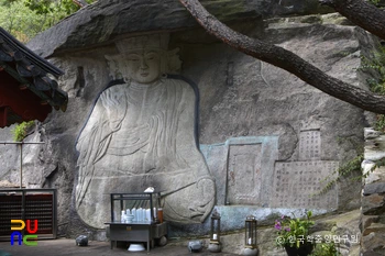 서울 보타사 마애보살좌상