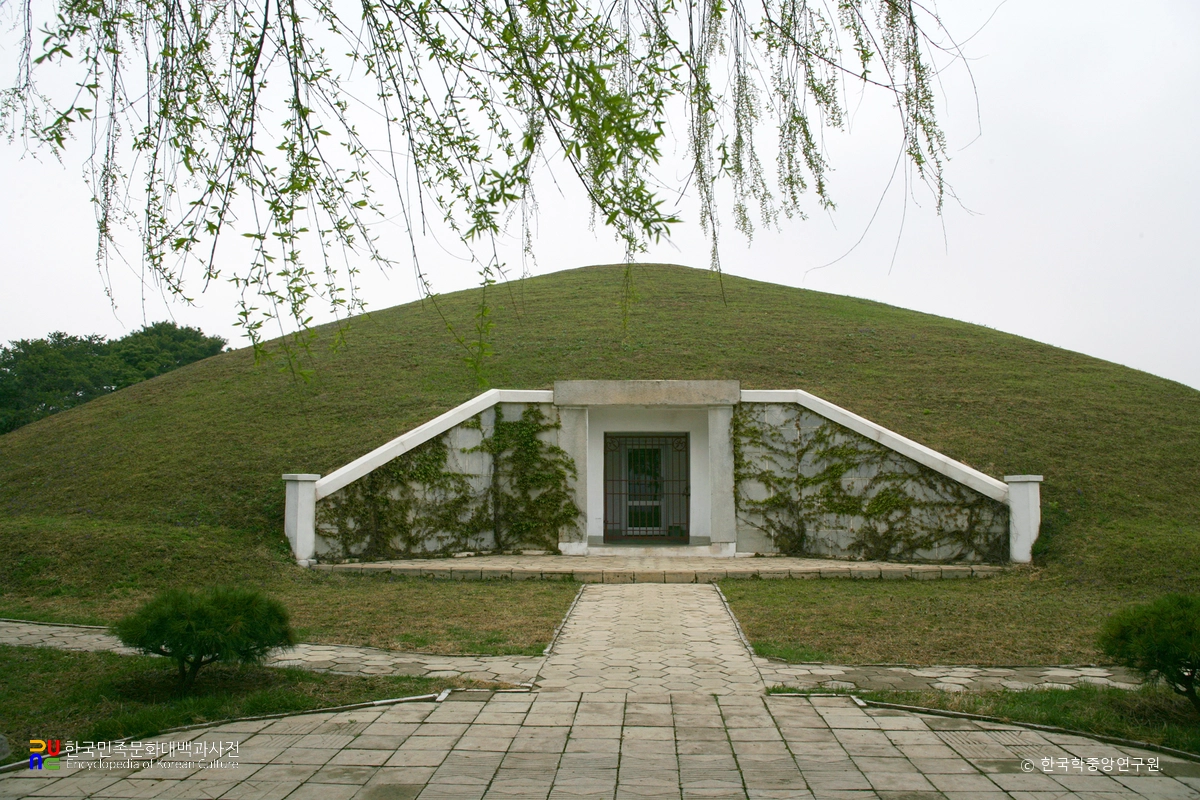 강서 세무덤 중 대묘 정면